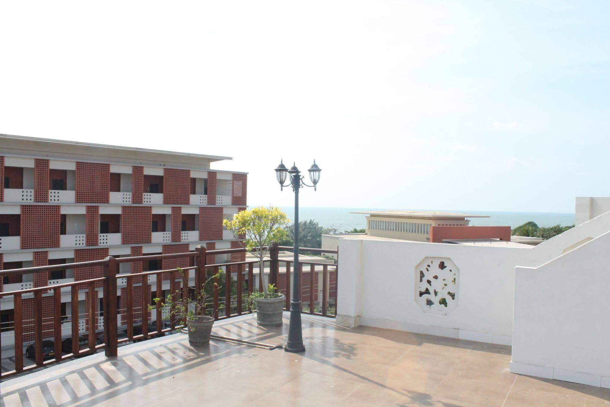 Prego Suites Ettukala Exterior foto
